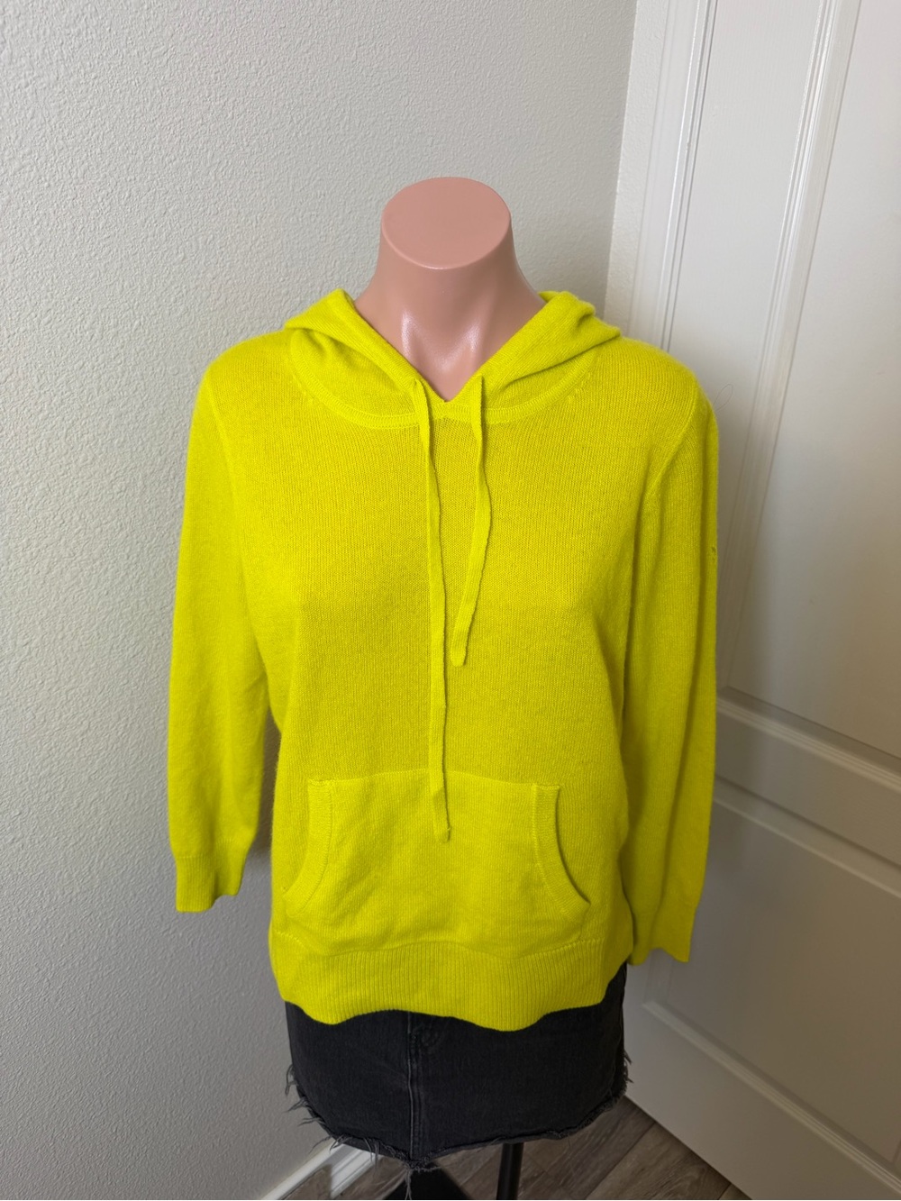 NWT Saks Fifth Avenue Bright Lemon Yellow Hooded Cashmere Knit Pullover Sz L